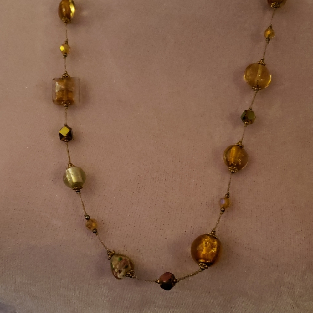 See thru flower design necklace